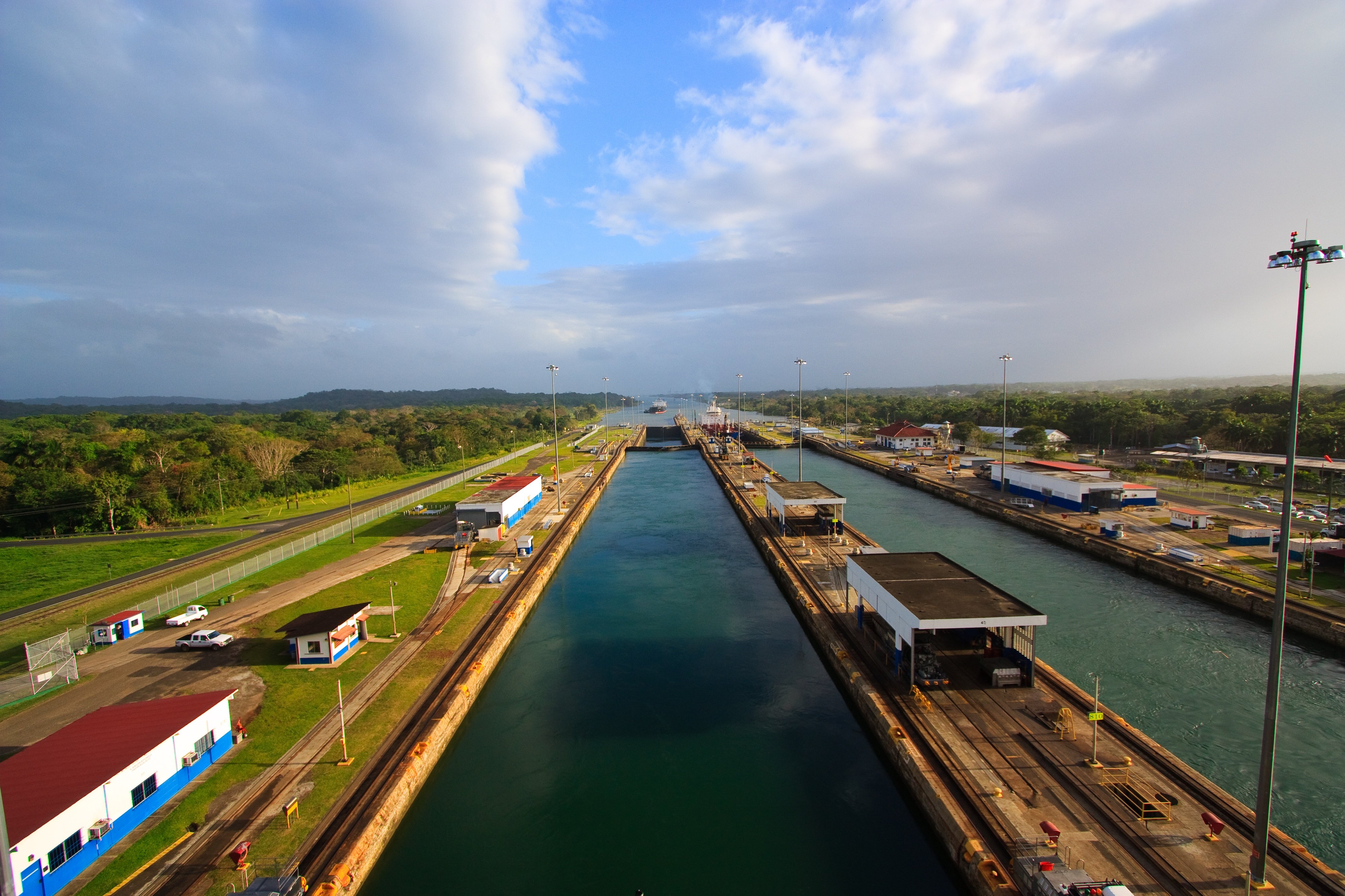 Канал. Панамский канал. Панамский канал канал. Панама город Панамский канал. Панамакс в панамском канале.